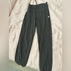 Vuori Saily Wear Pants Size XS